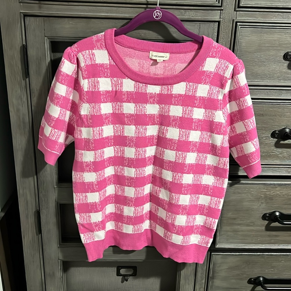 Eesome Size Large hot pink checker print, short sleeve sweater, NWT